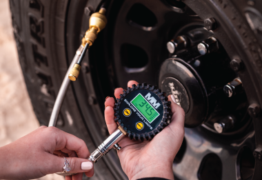 DIGITAL TYRE DEFLATOR & GAUGE KIT