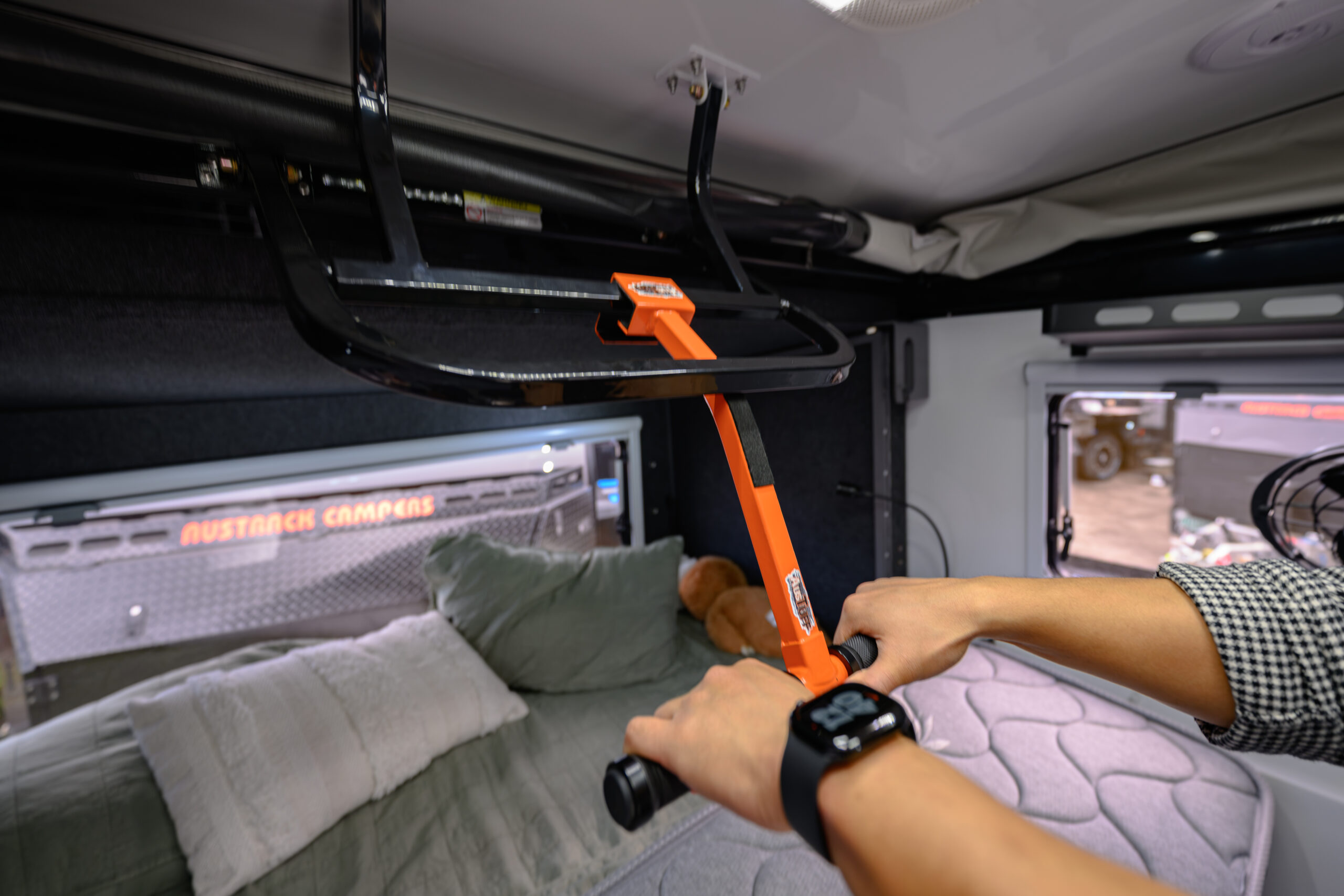 AusTuff Roof Lift Assist